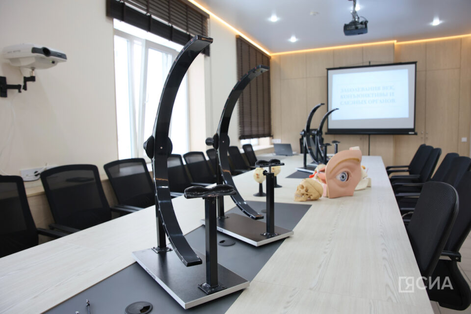 Учебную лабораторию с передовым оборудованием открыли в глазной больнице Якутии