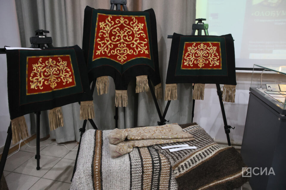 В Якутске открылась персональная выставка Марфы Оконешниковой