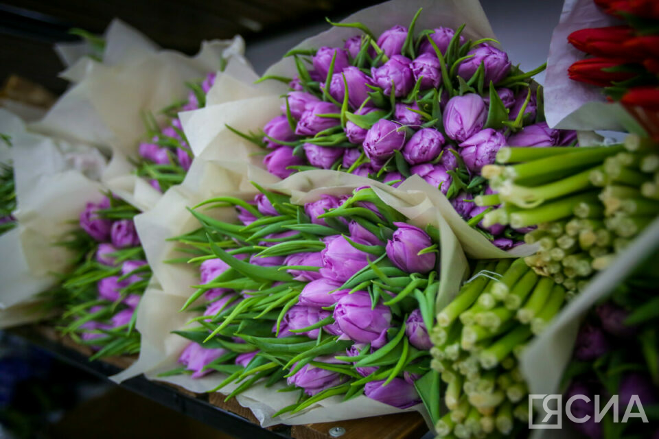 В Якутске усилили контроль за продажей цветов перед 8 Марта