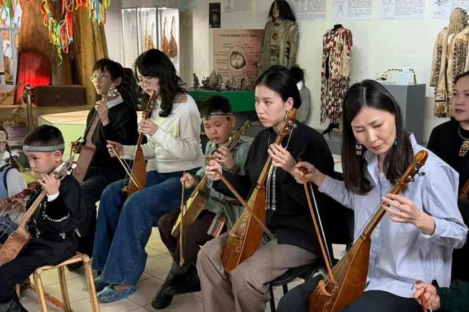 Якутян научат играть на национальном смычковом инструменте