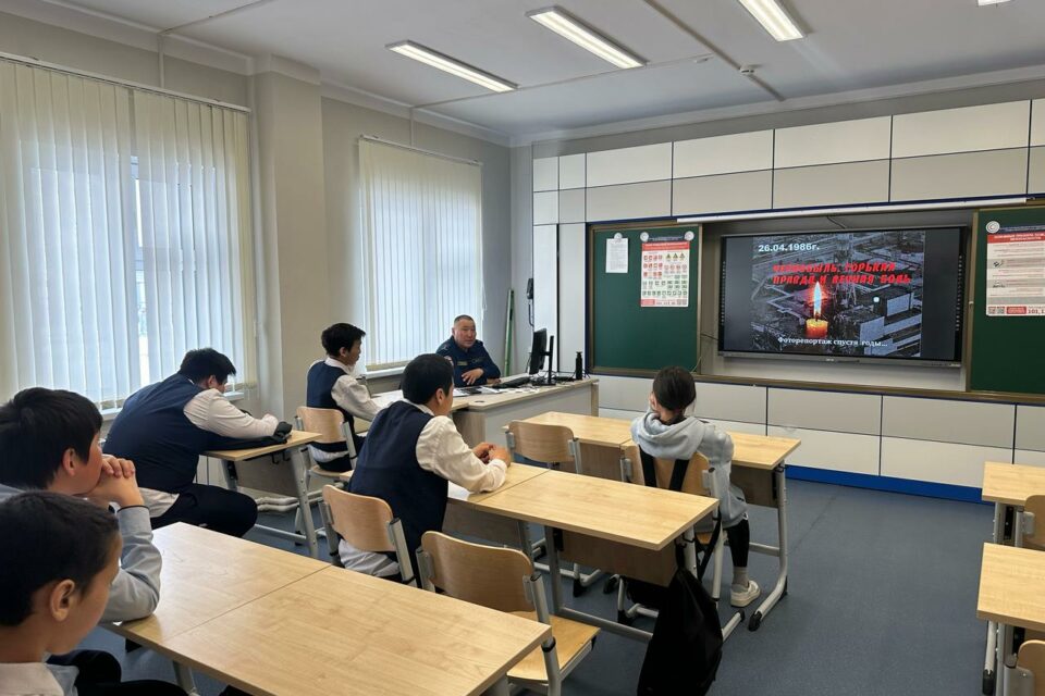 Уроки безопасности провели сотрудники МЧС Якутии в Кобяйском районе