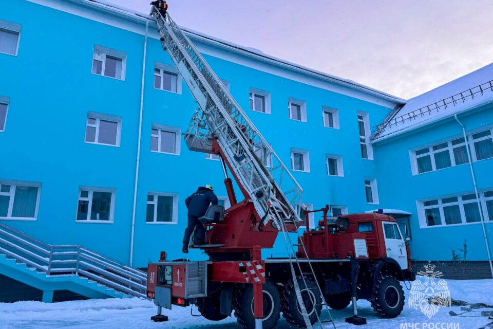 Спасение и эвакуация: как прошли учения пожарных в школе № 24 Якутска