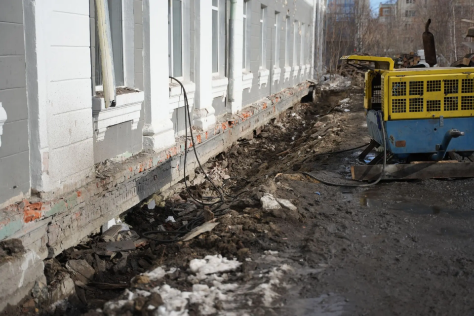 Ремонт школы №9 в Якутске завершат к середине августа