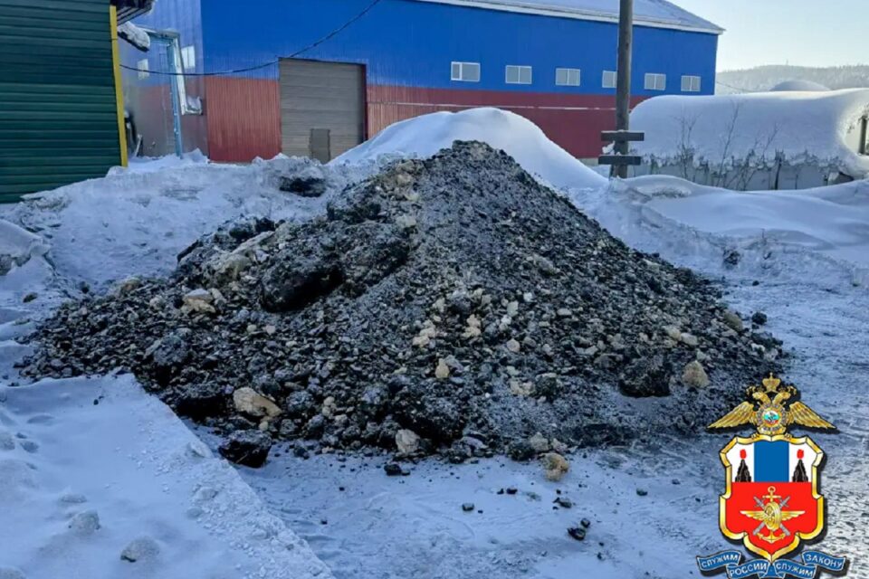 В Якутии водитель предприятия украл и продал 33 тонны угля