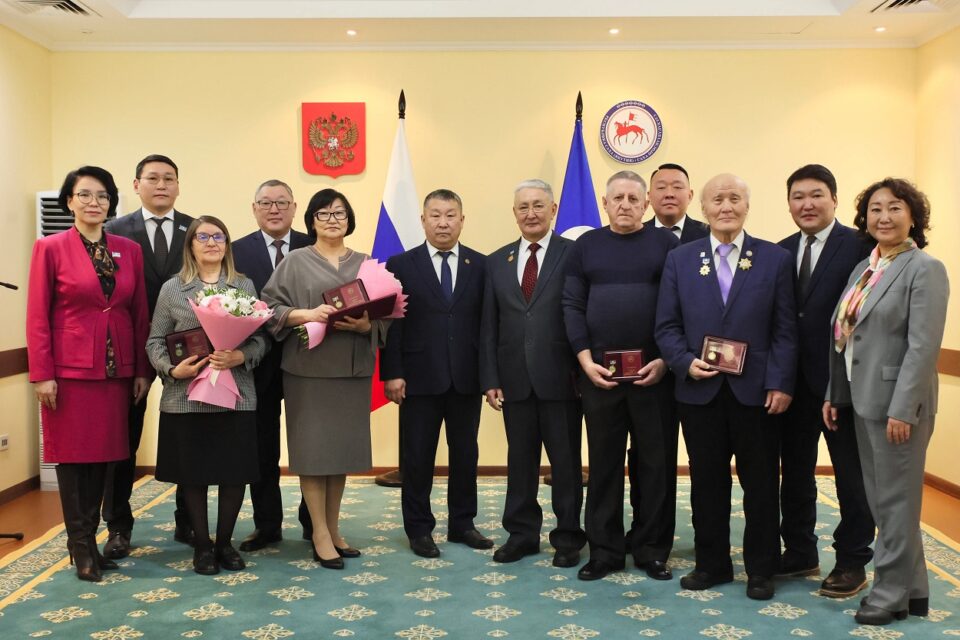 Почетные звания присвоили девяти наставникам Якутии