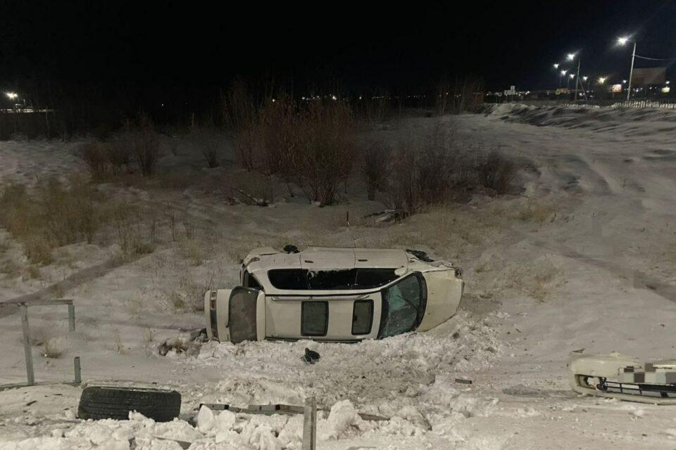 В Якутии пьяный подросток устроил ДТП с опрокидыванием