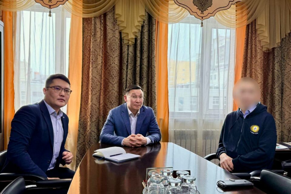 Виталий Чикачев встретился с участником СВО из Хангаласского филиала ЖКХ