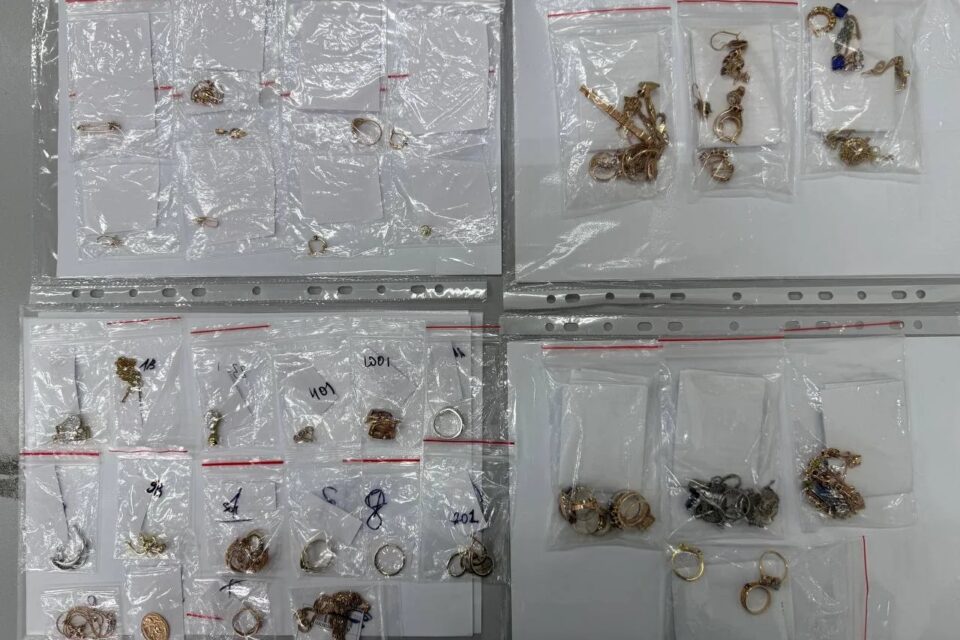 Якутянин сдал в ломбард золото матери почти на миллион рублей из-за мошенников