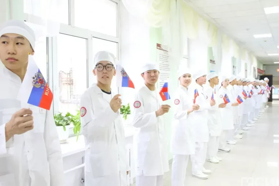 Почти 4 тысячи будущих медиков обучаются по целевым договорам в Якутии