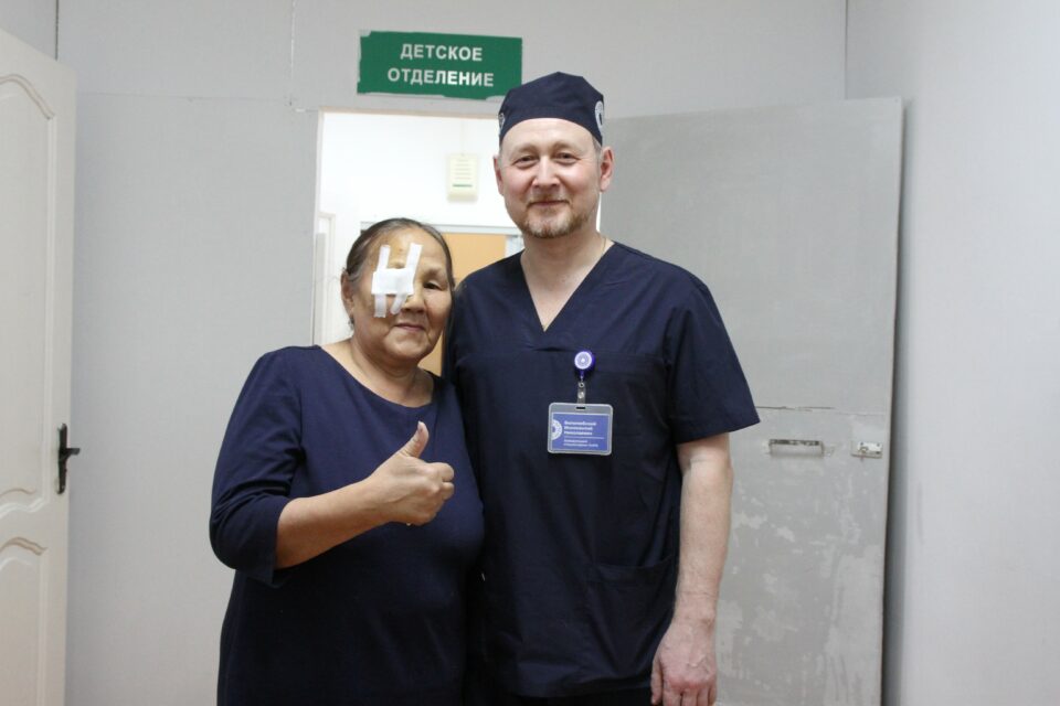 Якутские офтальмологи вернули зрение чумработнице в Оленекском районе