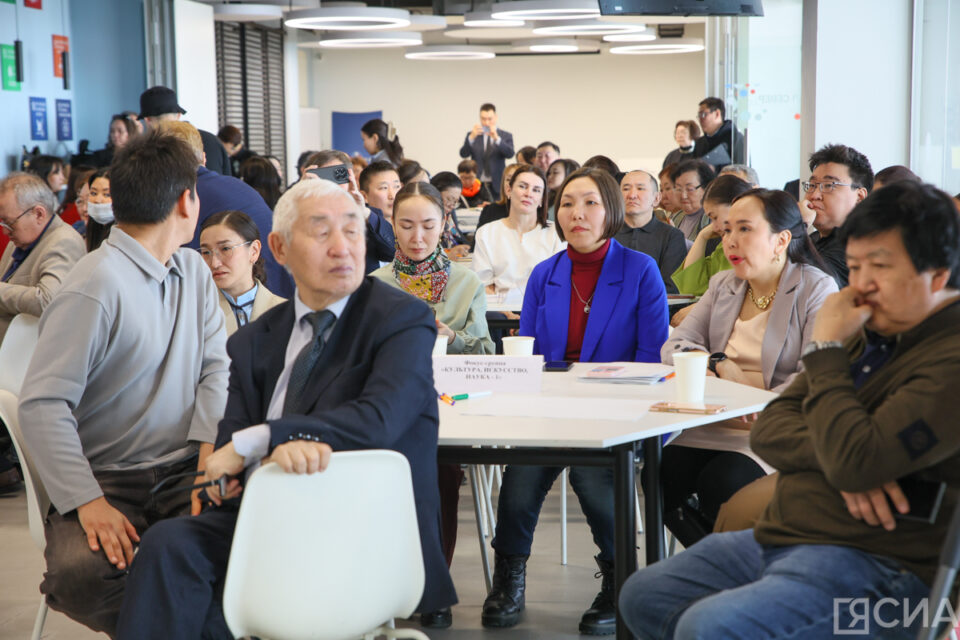 Стратсессия о проведении третьего Десятилетия олонхо прошла в Якутске