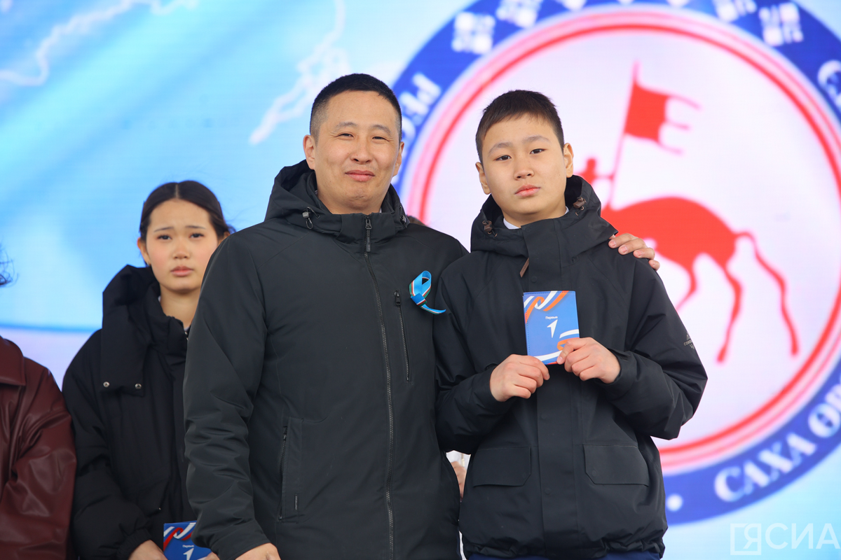 Отличившимся школьникам Якутска вручили паспорта в День республики