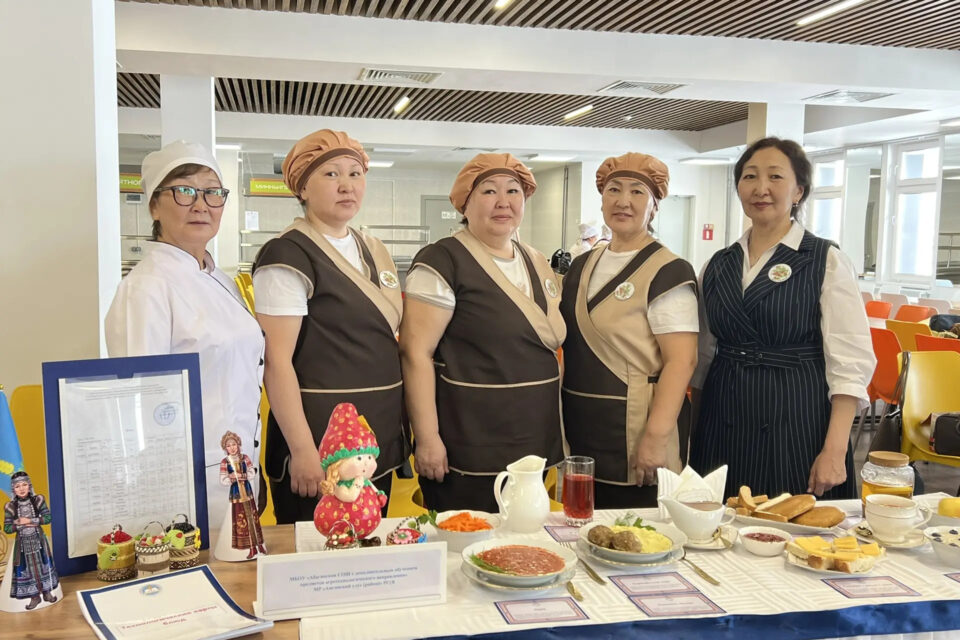 В Якутии выяснили, в каких школьных столовых кормят лучше всех