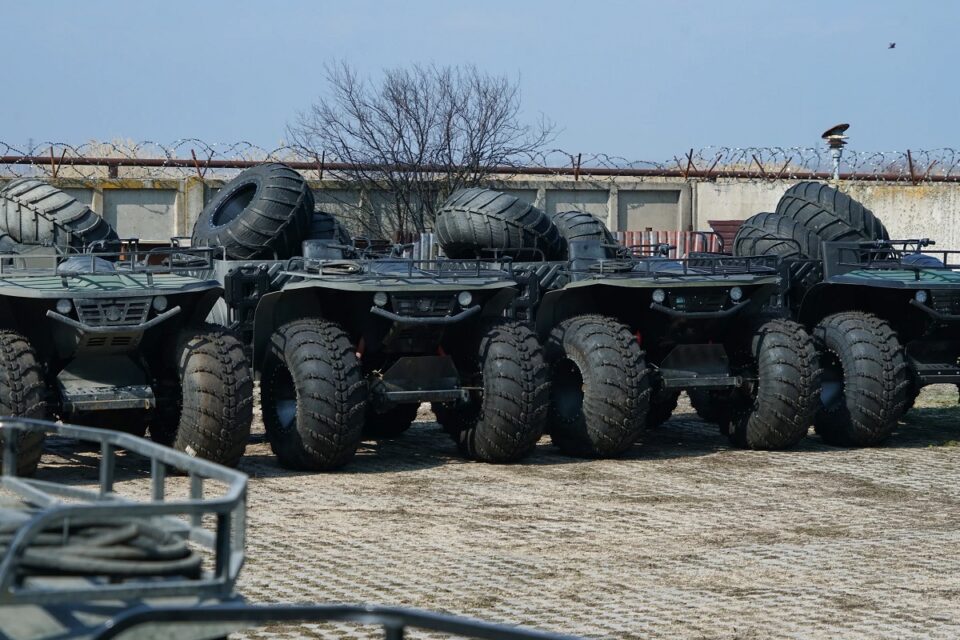 Трутнев передал бойцам СВО 59 квадроциклов якутского производства 