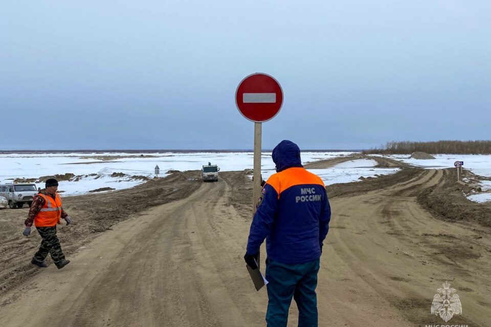 Движение закрыто: в Якутии прекращена работа 12 ледовых переправ