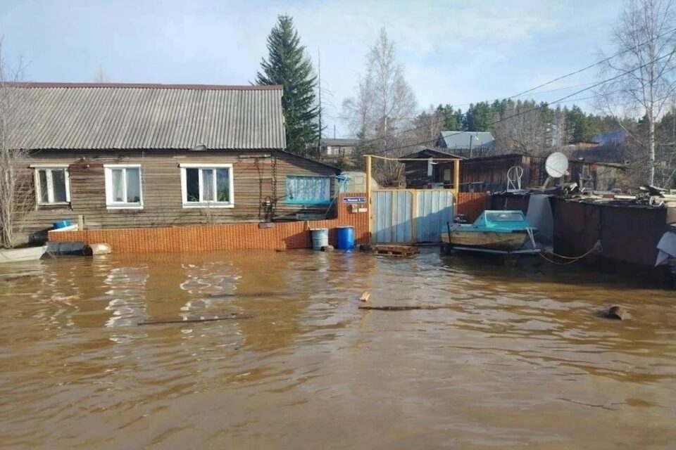 Срочная эвакуация объявлена в Витиме и Пеледуе из-за подъема воды на Лене