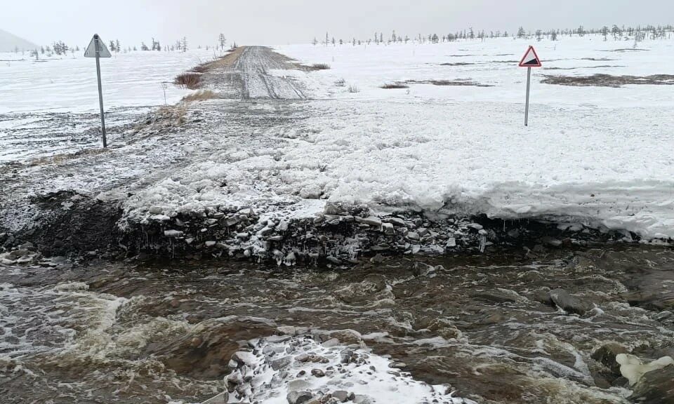 На трассе Усть-Куйга – Депутатский закрыли движение из-за перелива воды