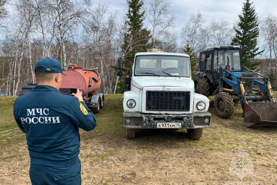 Готовность более 280 населенных пунктов к пожароопасному сезону проверили в Якутии