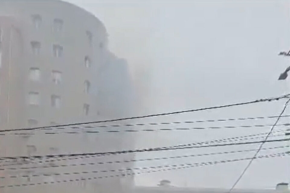 В Якутске пожар вспыхнул в многоквартирном доме