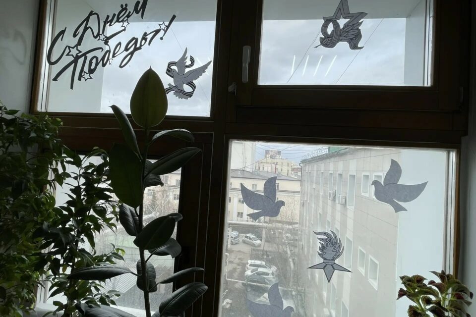 Управление госстройжилнадзора Якутии приняло участие в акции «Окна Победы»