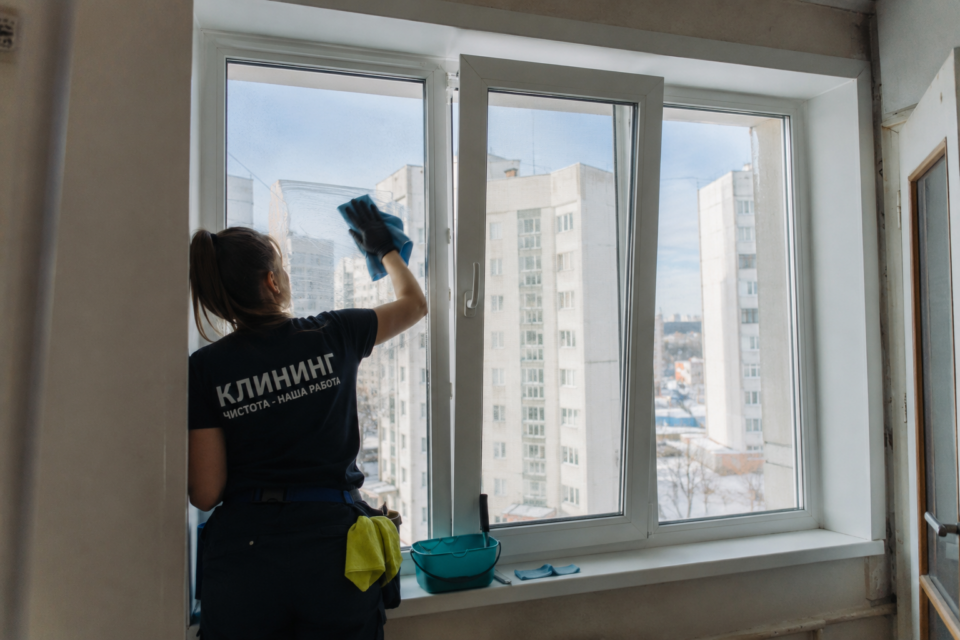 Сколько стоит мойка окон в Якутске: обзор цен на услуги