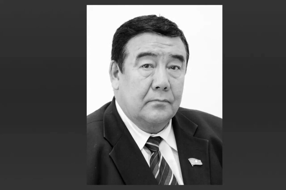Ушел из жизни народный депутат Якутии Александр Уаров