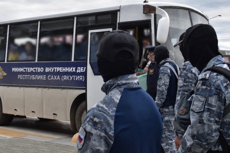 Судебные приставы Якутии выдворили на родину филиппинцев