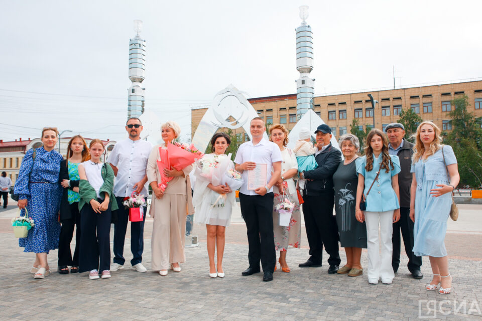 Первая летняя регистрация брака прошла на площади Республики в Якутске