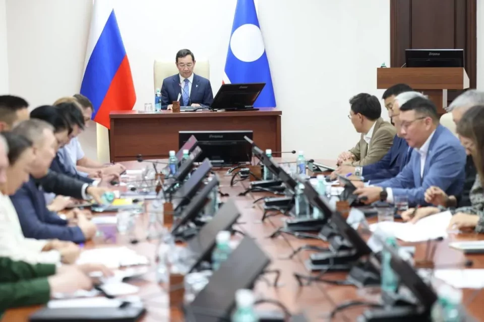 Айсен Николаев провел заседание Республиканской комиссии «Вместе к Победе!»
