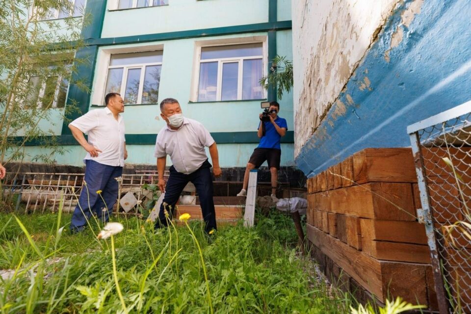 В Якутске проверили ход ремонта образовательных учреждений