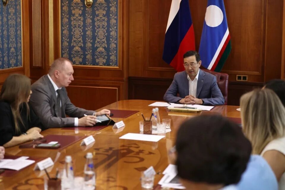 Айсен Николаев провел рабочее совещание с заместителем руководителя Росстата