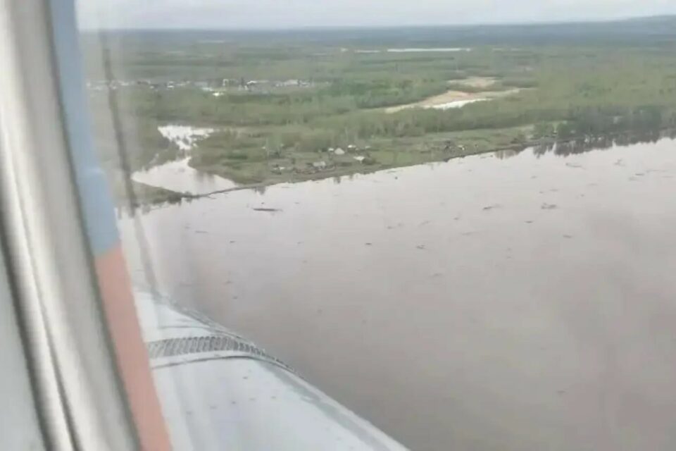 В Верхоянском районе готовят вертолет со спасателями из-за дождевого паводка