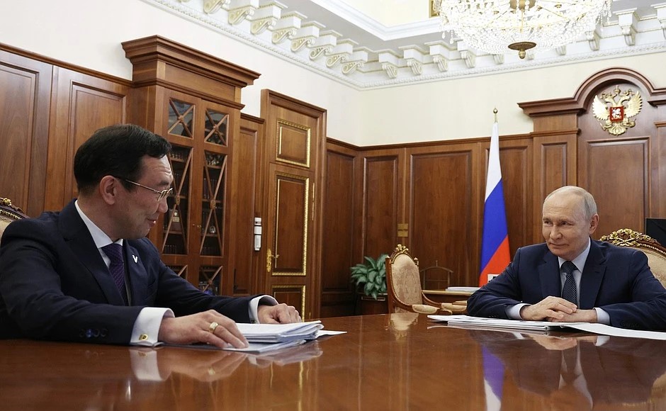 Путин поддержал предложения Якутии по энерготарифам и северному завозу