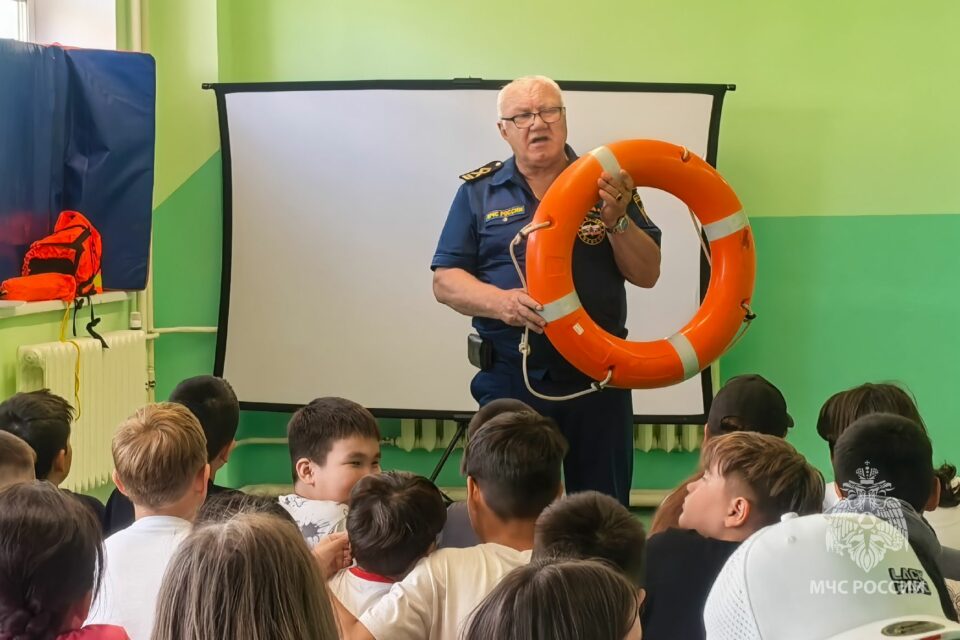 Месячник безопасности на водных объектах: в Якутии проводят профилактические занятия с детьми