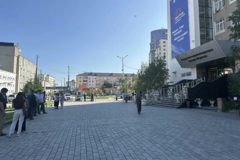 Мэрию Якутска эвакуировали из-за сообщения о минировании