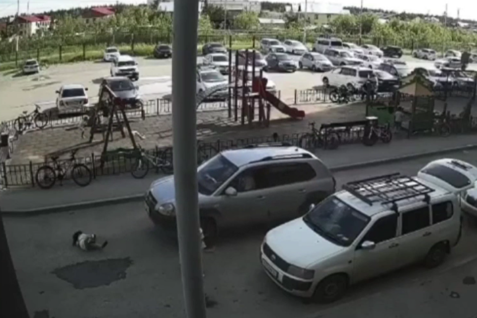 В Якутске во дворе на улице Билибина сбили ребенка