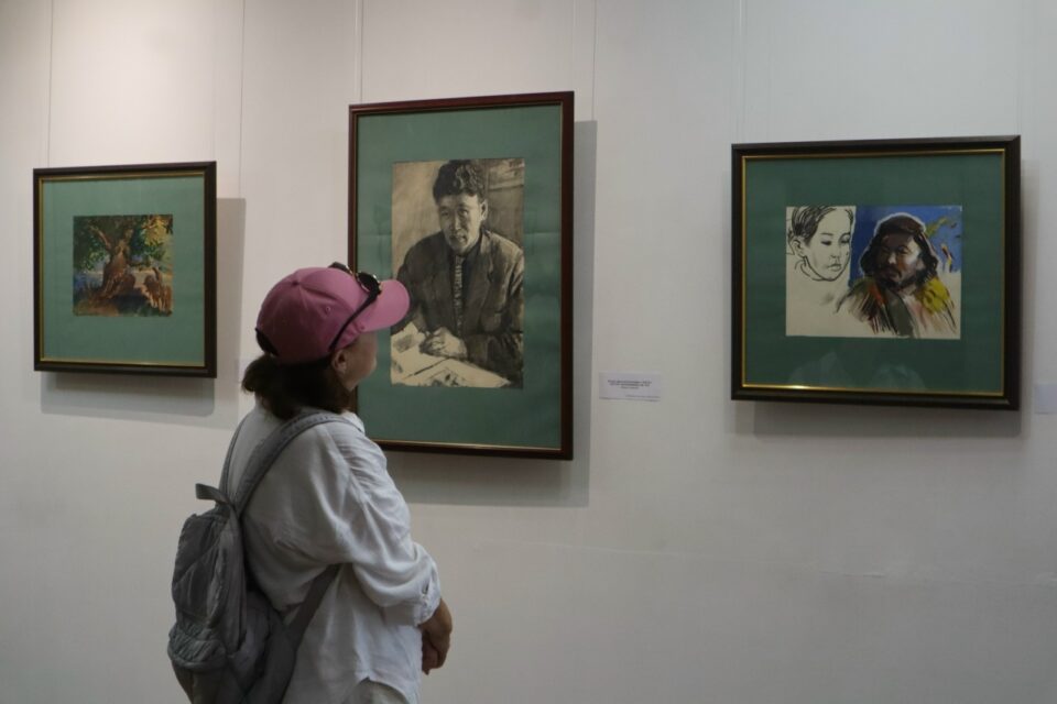 В Якутске открыли самую полную выставку первого книжного иллюстратора республики Ефима Шапошникова