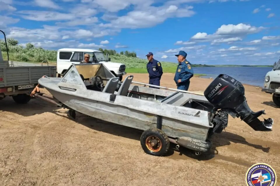 Спасатели провели уроки безопасности на воде для жителей Таттинского района Якутии