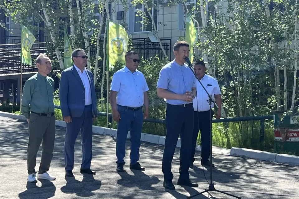 Сквер ветеранов племенной службы открыли в Якутске