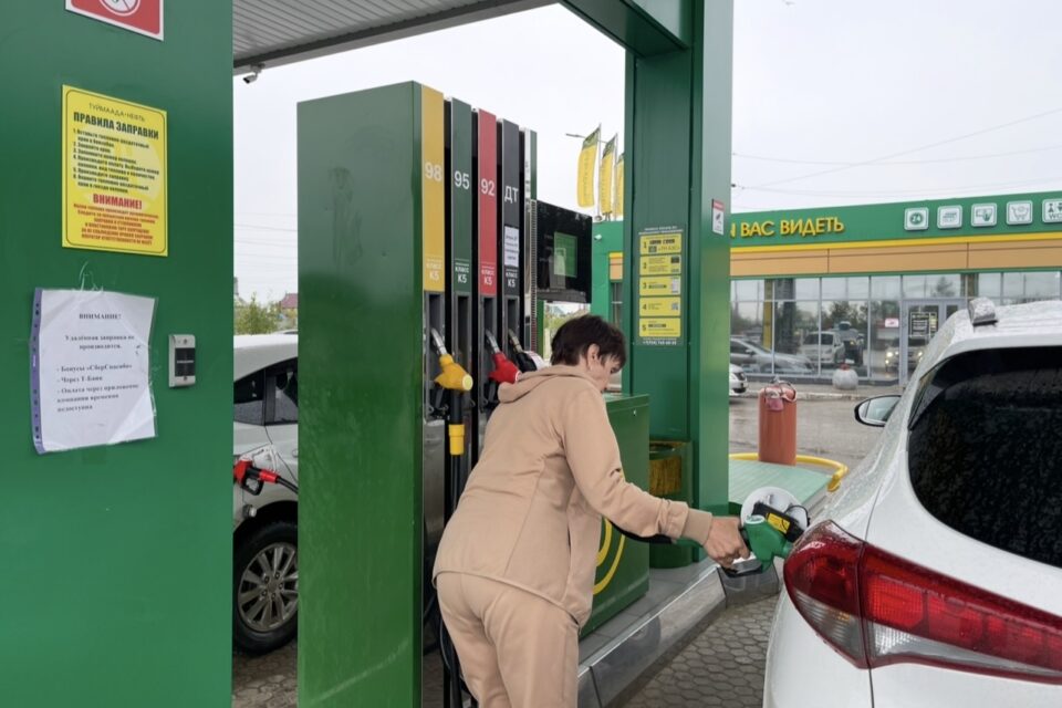 Бензин без проблем, газ — с очередями: о ситуации на заправках Якутска