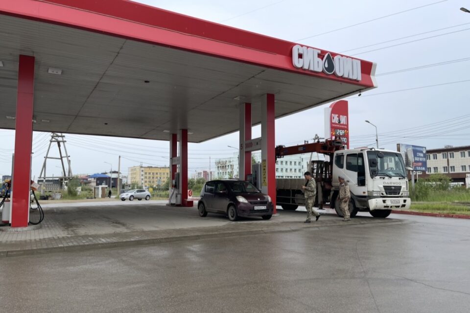 «СибОйлу» предоставлен очередной товарный займ бензина