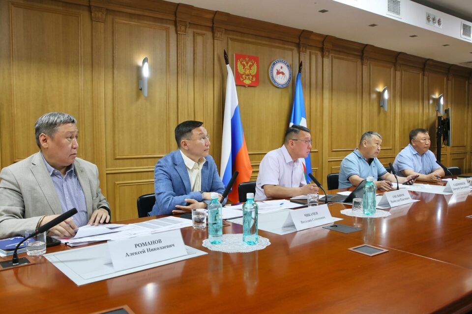 Дмитрий Садовников провел заседание по долгам муниципалитетов за ЖКУ