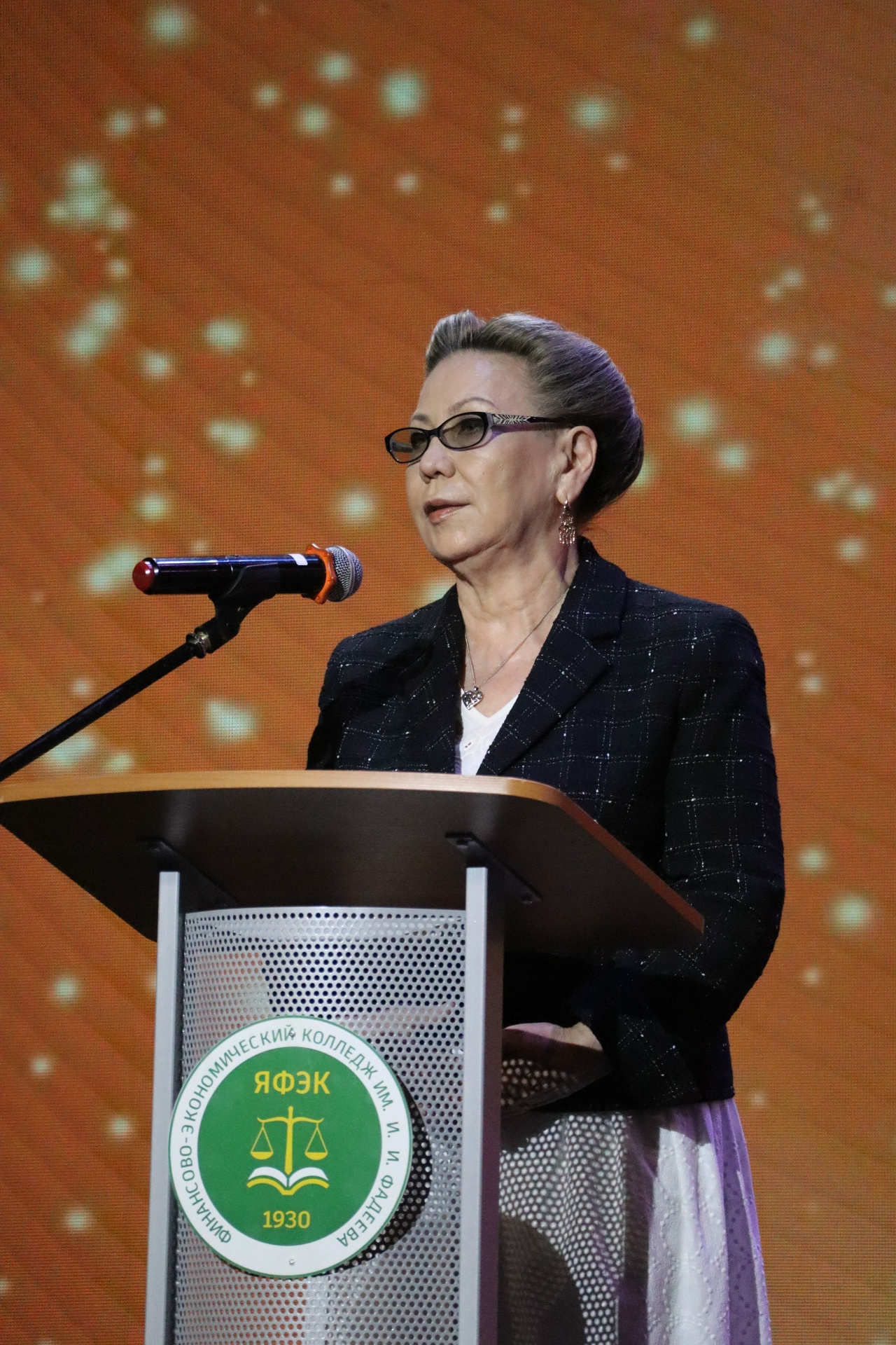 Галина Данчикова поздравила выпускников Финансово-экономического колледжа в Якутске