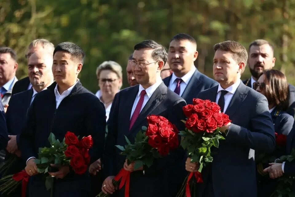 В Нерюнгри почтили память шахтеров и погибших в СВО