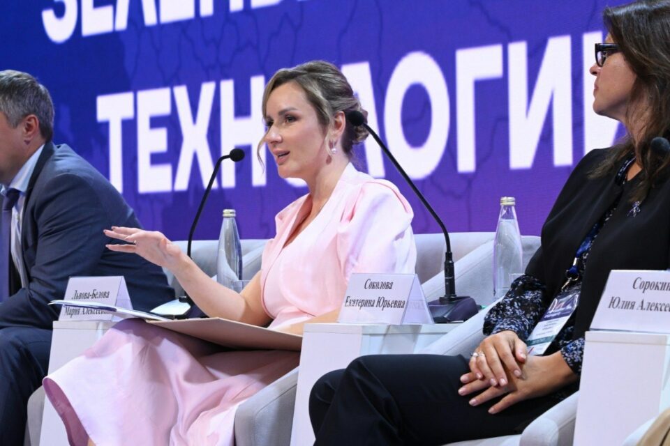 «Семьям рады»: Львова-Белова предложила распространить сертификат на парки и дворы