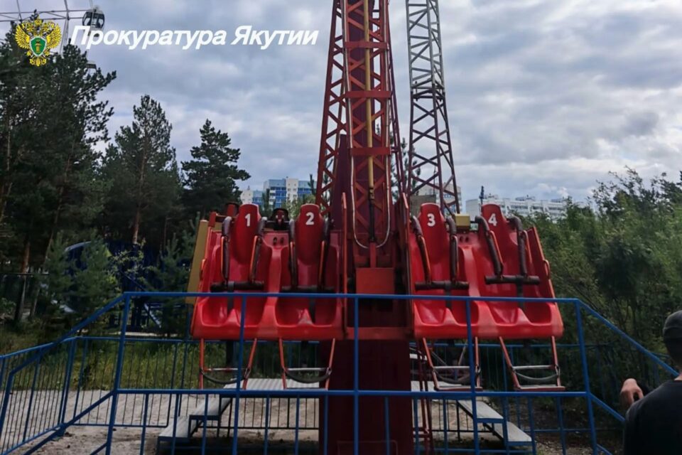 Девочка-подросток выпала из аттракциона в Якутске