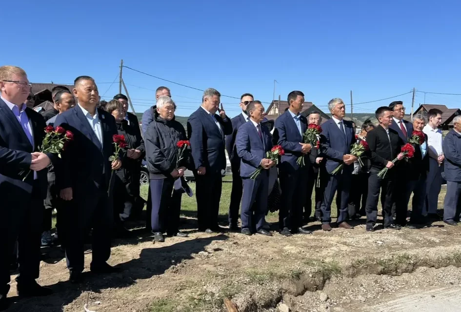 В Якутии почтили память первого президента Михаила Николаева