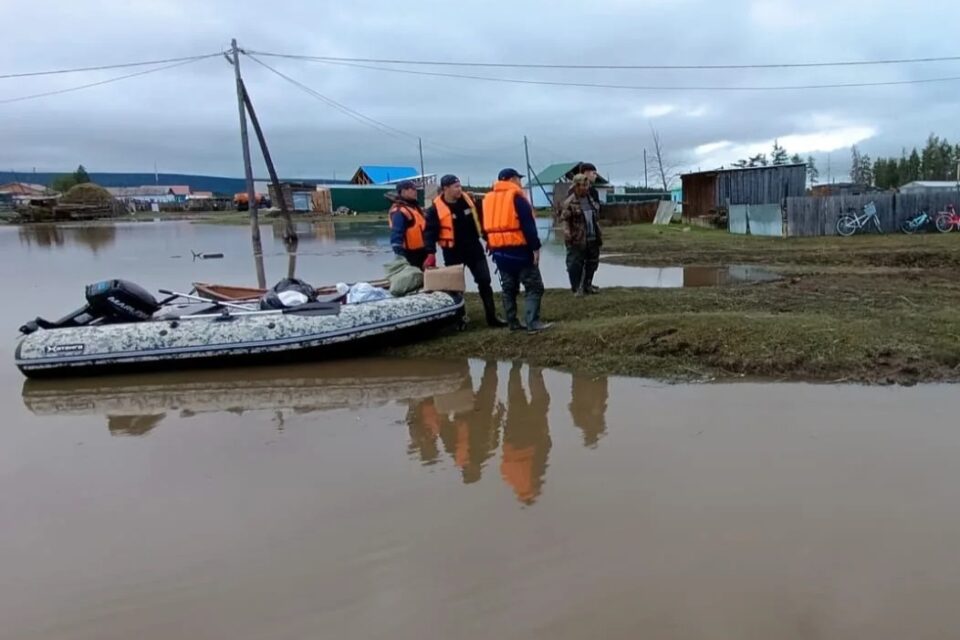 Дождевой паводок в Якутии: режим ЧС сохраняется в двух районах, вода уходит