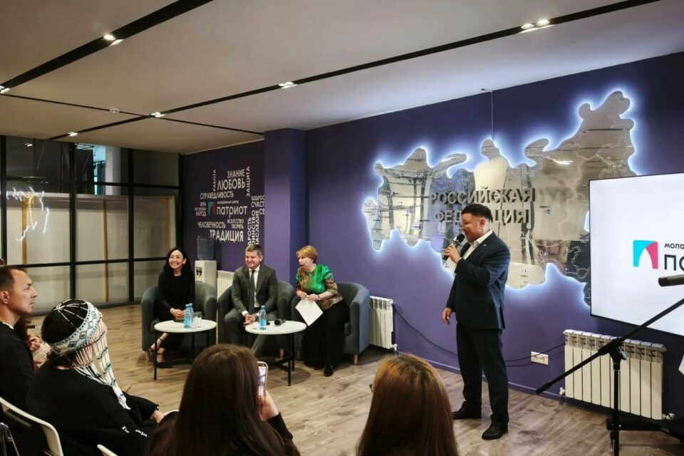 В Якутске Роман Карманов дал наставления победителям президентских грантов