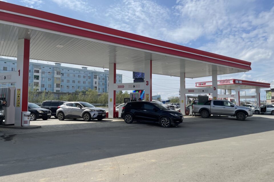 АИ-95 — только по топливной карте: на единственной свободной АЗС Якутска вводят ограничения